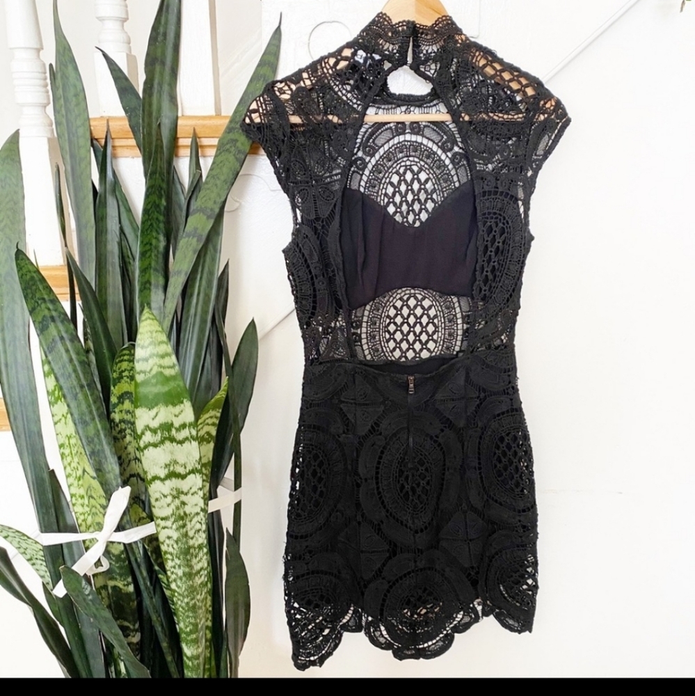 Bebe crochet lace open back mini dress black sz 6